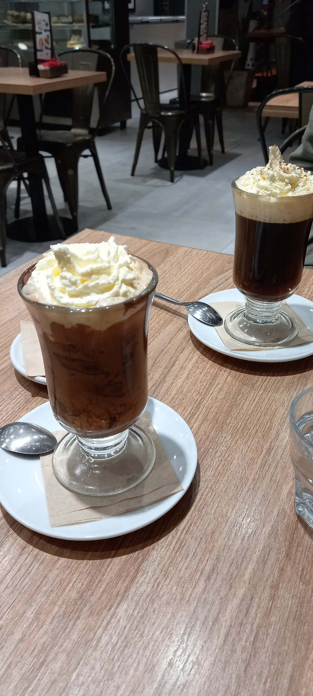 This charming gelateria offers a mouthwatering variety of flavors that go beyond the ordinary, each crafted with passion and authenticity. Whether it is the classic chocolate and vanilla or the more adventurous and regionally-inspired flavors, there is an indulgence for every palate. The freshness of ingredients and the meticulous process behind every scoop lead to a consistently creamy and satisfying experience that earns the gelato spot the exclamation "Super!" from impressed visitors.