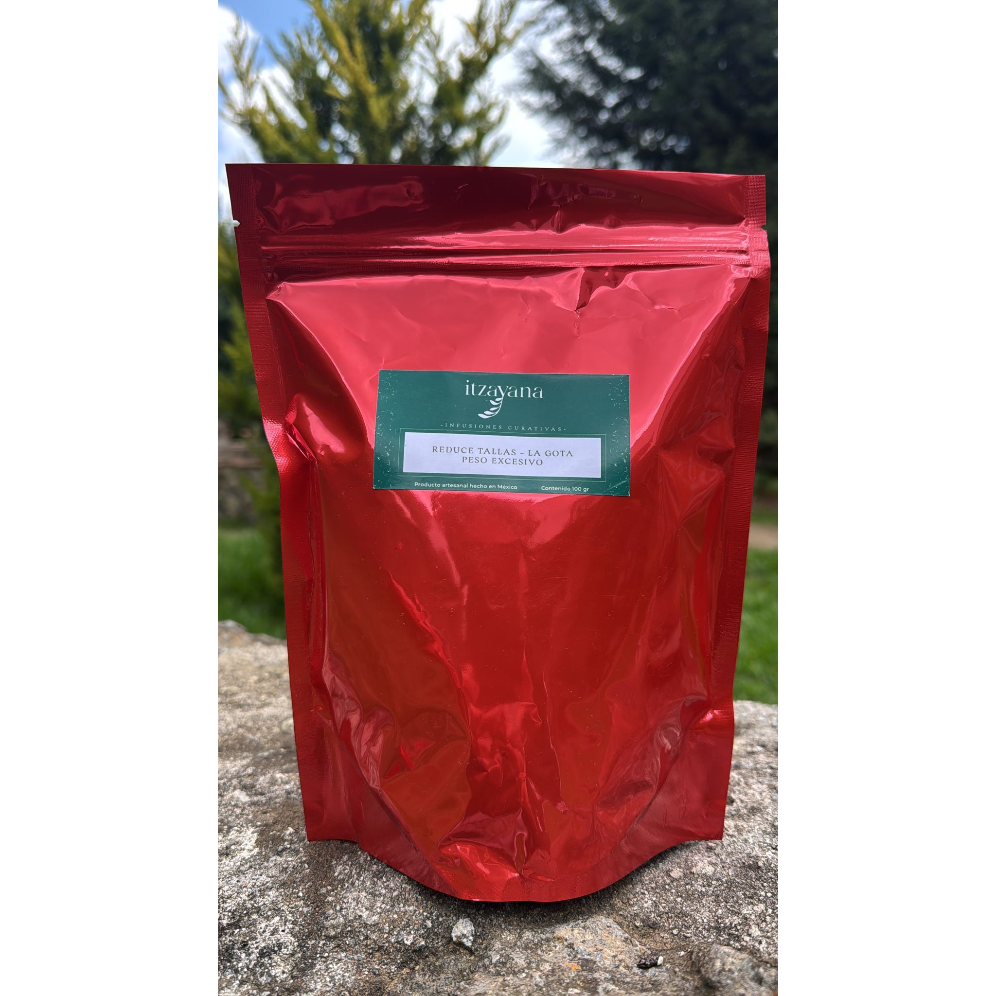 Discover ITZAYANA, the artisanal infusion that combines tradition and science to help you reduce sizes in a natural and elegant way. This unique formula, made with an exquisite selection of Mexican roots and herbs, is your perfect ally to take care of your figure and improve your overall health.