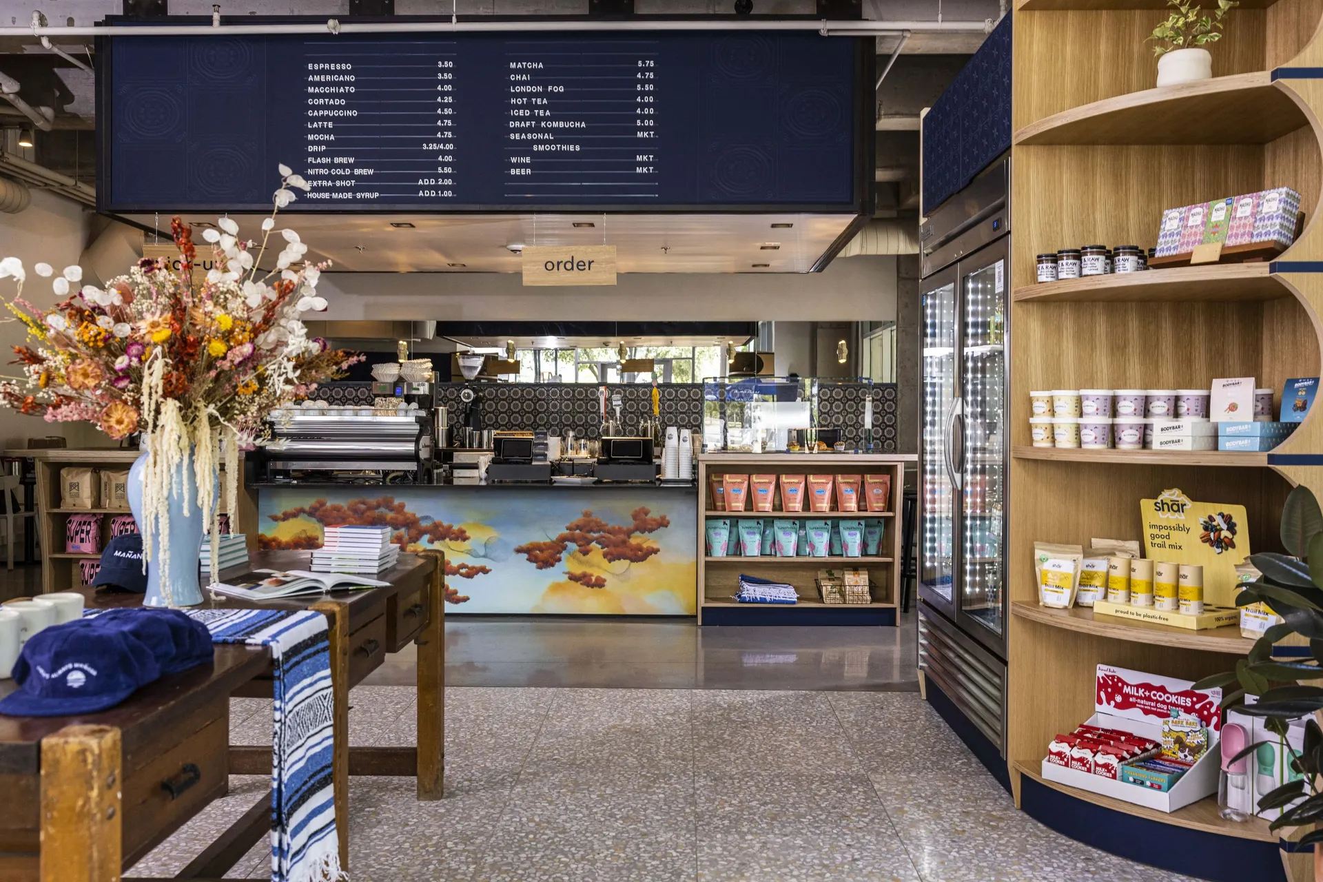 Discover a refreshing respite in the bustling heart of the city at Mañana, a welcoming coffee haven that garners high praise for its exceptional service and fine selection of beverages. Boasting a prime location that's both convenient and captivating, Mañana offers the perfect backdrop for both tranquil solo moments and vibrant social gatherings.