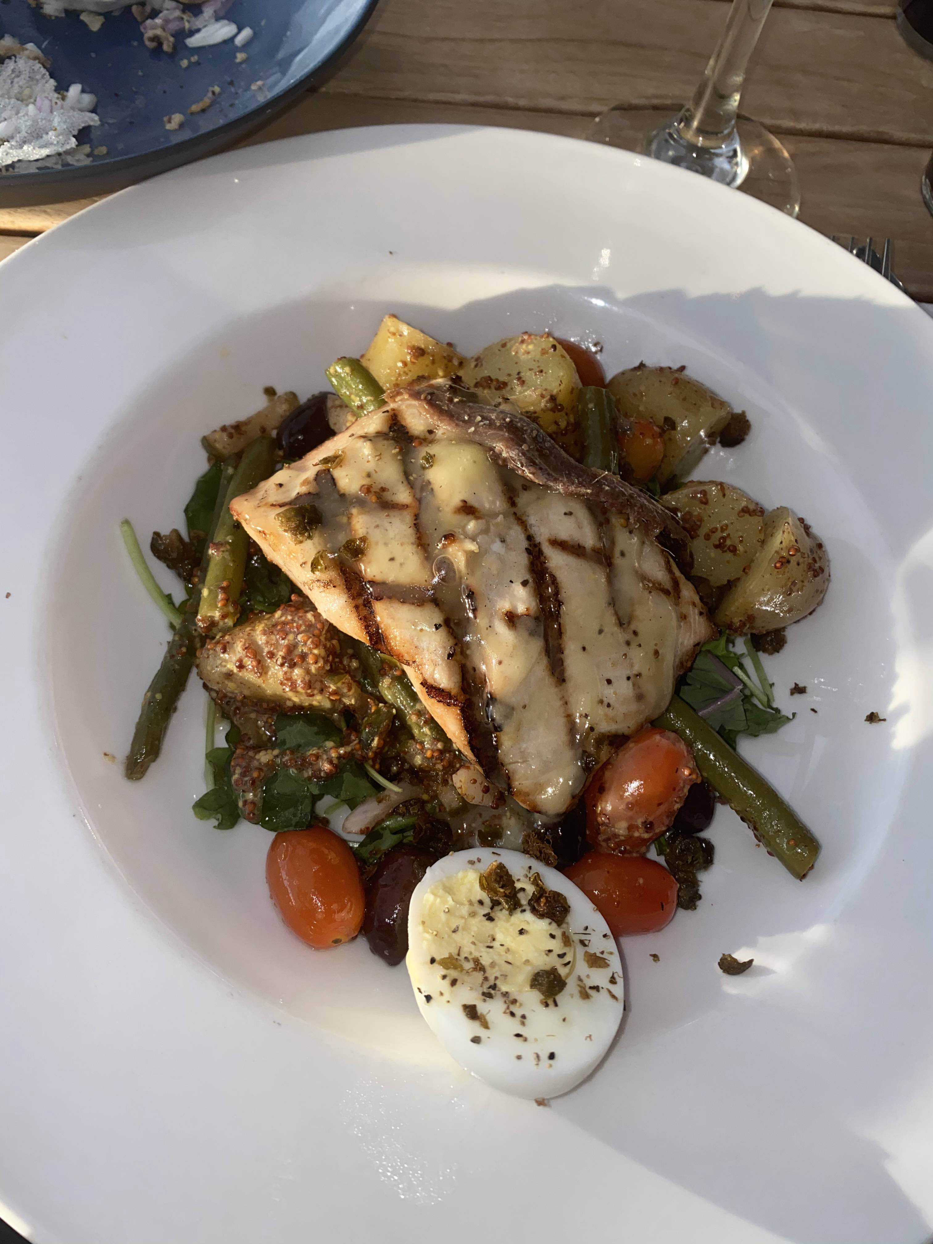 Review: blue canoe, Warm Westcoast Salad Niçoise With Grilled Wild Salmon