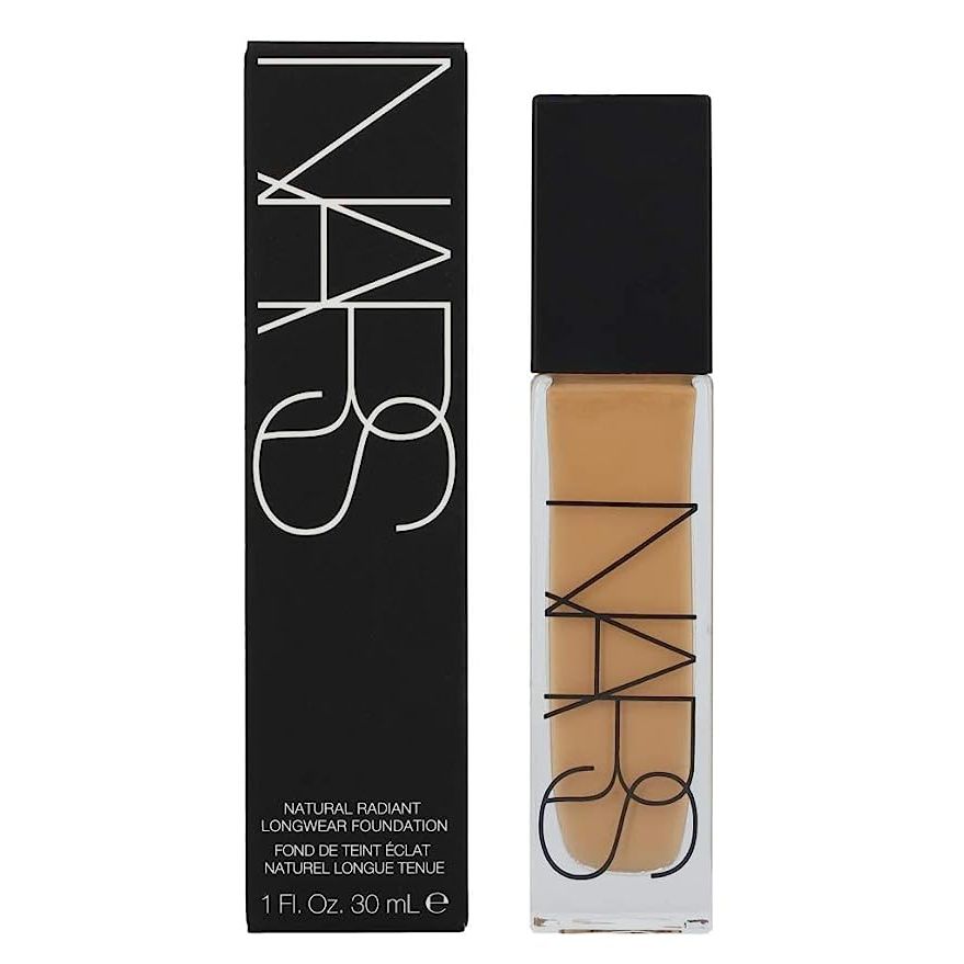 Unveil your flawless complexion with the luxurious NARS Natural Radiant Longwear Foundation, particularly in the captivating shade of Stromboli—a true harmonic match for those with warm, medium skin featuring olive undertones.