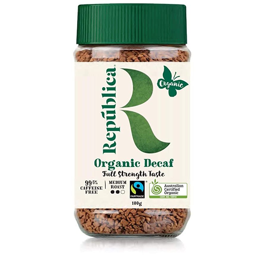 Experience the rich taste of República Organic Decaf Instant Coffee, a premium freeze-dried blend made from 100% Arabica beans. This coffee has it all - certified organic, Fair Trade, and chemically-free decaffeination process. Savor the medium roast profile that perfectly balances flavor and aroma.