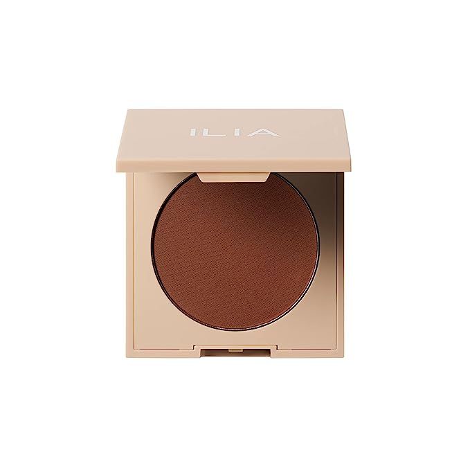 Introducing our clean and talc-free bronzing powder, perfect for achieving a warm, sun-kissed look. This finely milled powder has a buttery soft texture that blends effortlessly, allowing you to create a subtle glow or a more dramatic payoff.