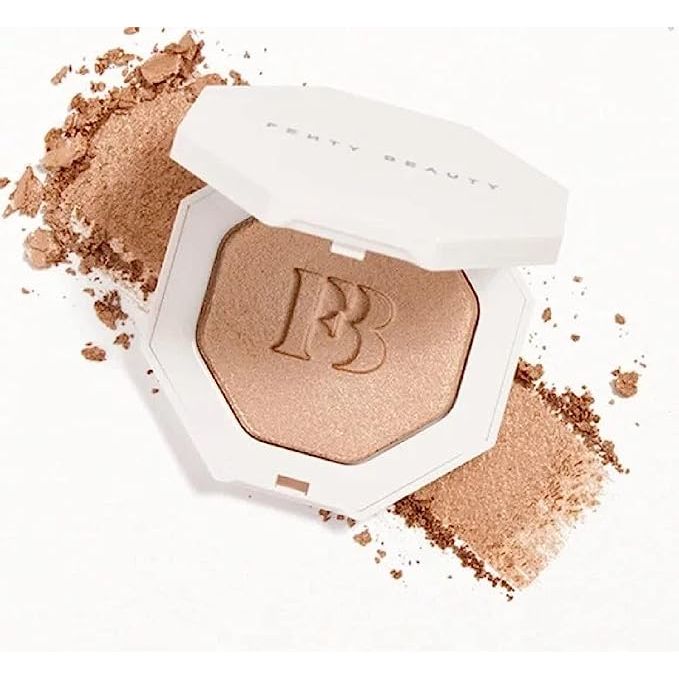 The Fenty Beauty Killawatt Freestyle Highlighter in shade Hu$tla Baby is a radiant gem that will add a luminous glow to your complexion. This peachy champagne shimmer is infused with a supercharged formula to give you that perfect sun-kissed look. The full-size product contains 7.