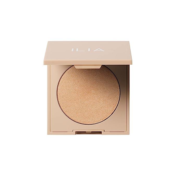 Introducing our talc-free and light-as-air highlighting powder that will instantly give your skin a radiant and dimensional glow. With its buttery soft texture, this powder blends effortlessly on the skin and allows you to achieve a subtle shimmer or a more dramatic highlight.