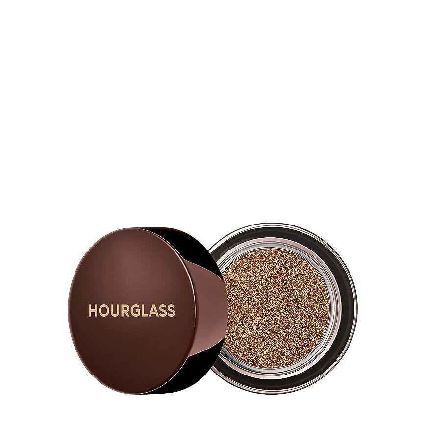 One notable characteristic of this eyeshadow is its velvety texture. The finely milled powder feels silky smooth to the touch, gliding effortlessly onto the eyelid. This texture allows for seamless application, making it an ideal choice for both beginner and experienced makeup enthusiasts. 