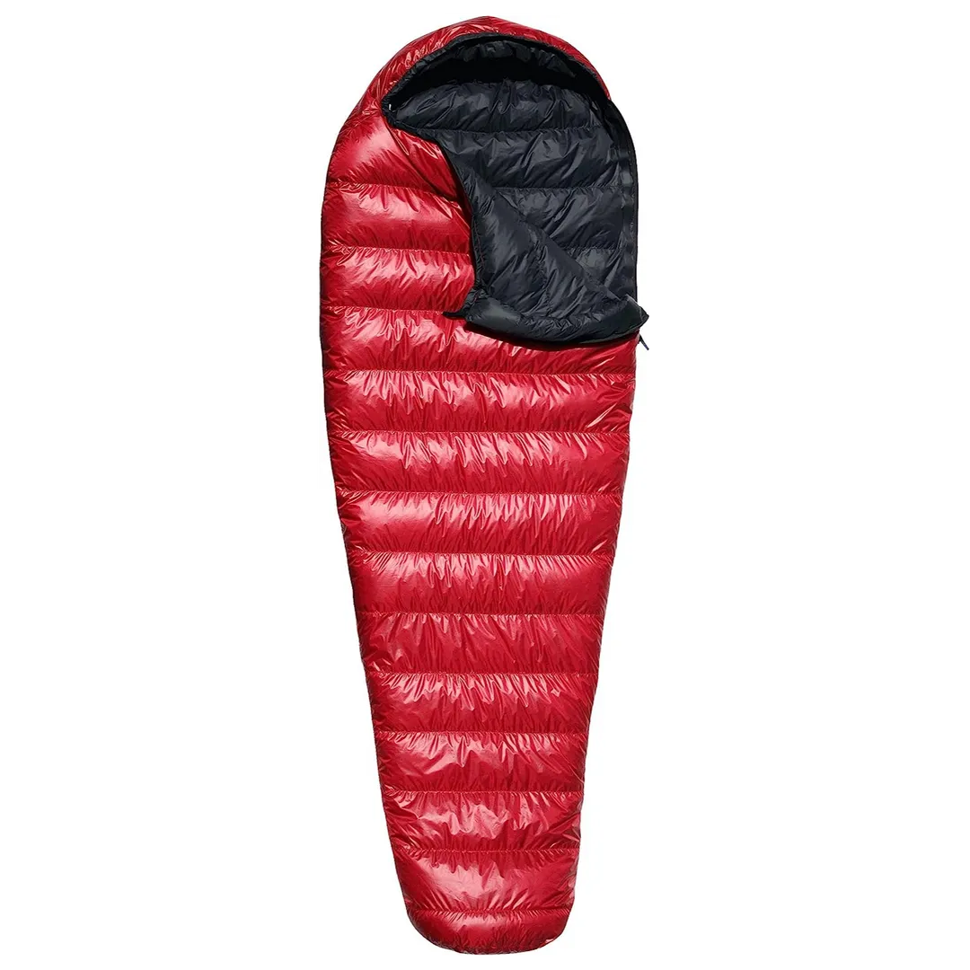 The Western Mountaineering SummerLite LZ Sleeping Bag is a top-notch choice for backpackers and campers seeking a high-quality sleeping bag built for moderate temperatures. Measuring at a convenient 5'6 in length, it's ideal for individuals of shorter stature.