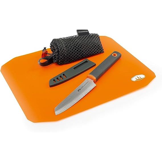 Introducing the Santaku Cut+Prep set, the ultimate companion for outdoor enthusiasts who love cutting and prepping food on the go. Crafted with precision and designed specifically for backpacking, this ultralightweight set is a must-have for any adventure. The set includes a 4-inch stainless-steel paring knife that comes with a protective sheath to