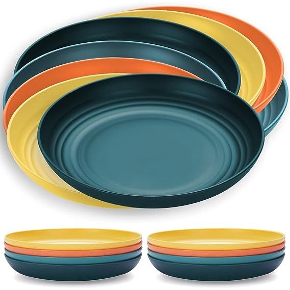 Introducing our set of 8 plastic plates in four vibrant colors: dark green, gold yellow, navy blue, and orange. Each set includes two plates of each color, giving you a variety of options to choose from.