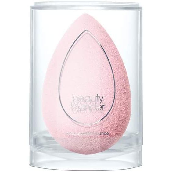 Achieve a picture-perfect complexion with beautyblender's Smooth Blend makeup sponge – the industry's beloved tool for impeccable makeup application. Crafted to perfection, this award-winning sponge delivers a streak-free finish, effortlessly expanding to double its size when dampened.