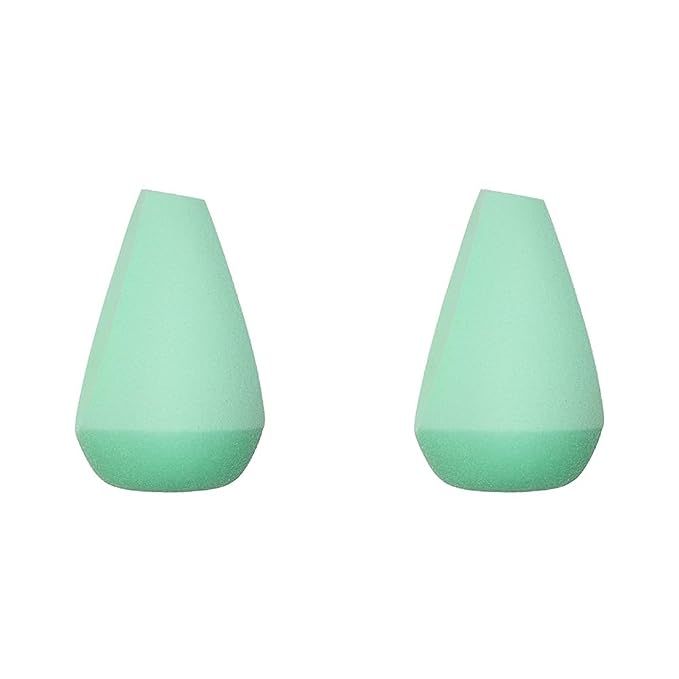 Experience the precision and durability of the e.l.f. Angled Silicone Face Sponge, the ultimate beauty essential for an immaculate makeup application. Crafted specifically for aficionados of cream and liquid cosmetics, this innovative tool presents an angled edge to effortlessly contour your blend of blush, bronzer, foundation, or concealer.