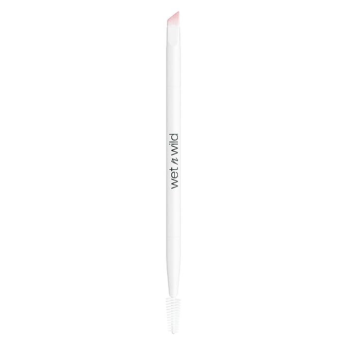 Elevate your beauty routine with the must-have Wet n Wild Eyebrown and Liner Brush – your secret weapon for mastering immaculate brow and eyeliner looks. This expertly designed tool is engineered for precision, featuring a flat, angled liner brush with a supremely slim tip that promises unmatched control and accuracy.