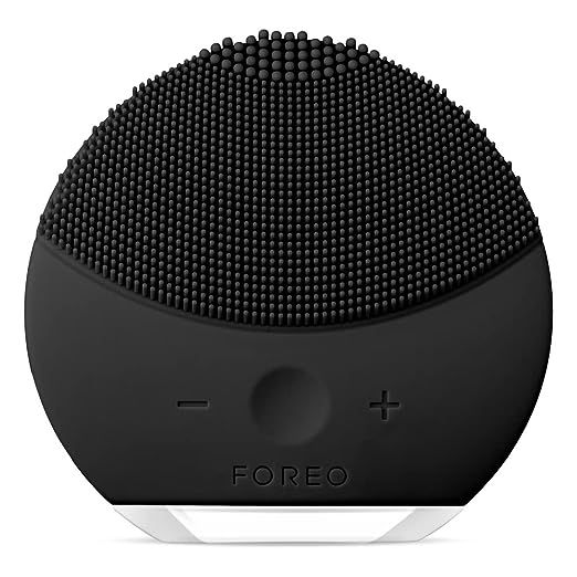 The FOREO LUNA mini 2 is a versatile facial cleansing brush designed to provide superior cleaning and exfoliation for all skin types. This ultra-hygienic device is not only a cleaning tool but also a face massager that promotes clean and healthy skin.