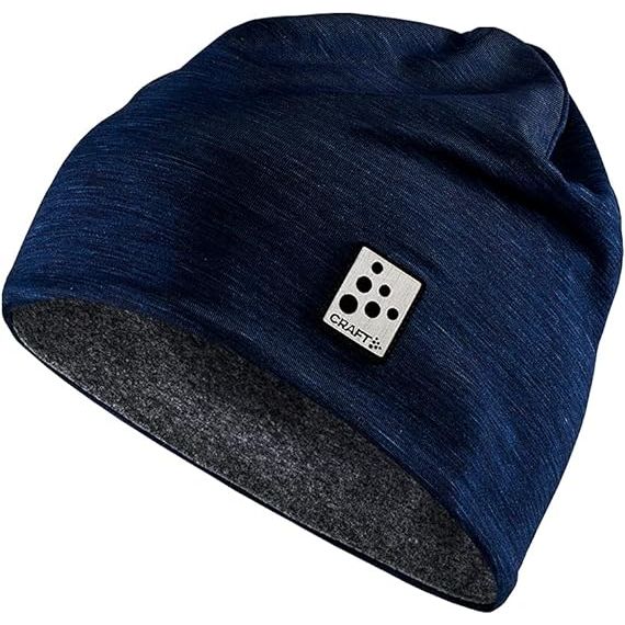 Craft Sportswear offers a versatile and functional microfleece hat designed for both men and women, specifically tailored for cold weather athletic training. Made with high-quality materials, this unisex beanie provides exceptional warmth and comfort.