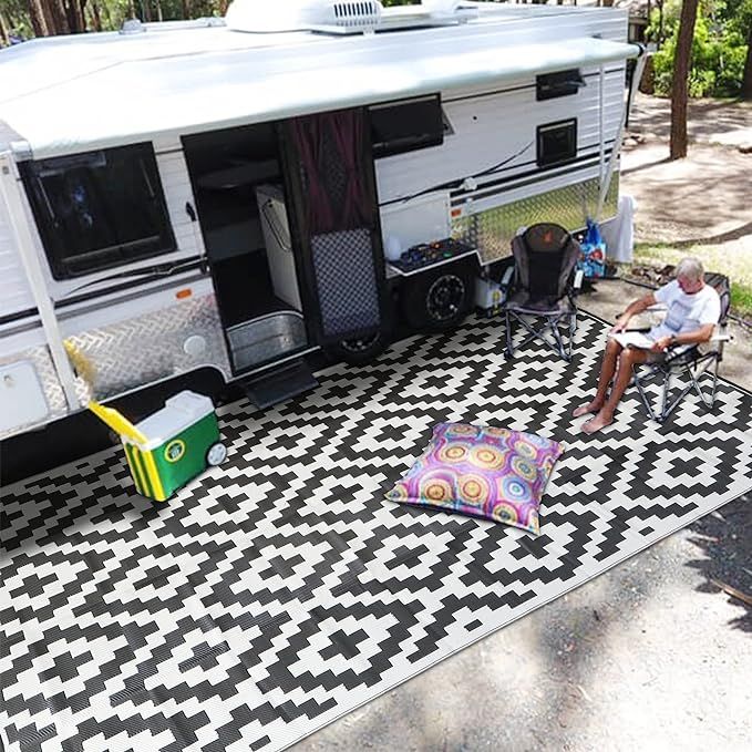 Cleaning this rug is a breeze - simply sweep away dirt with water and let it air dry. Its highly portable design allows it to be folded into a compact size, making storage a breeze. For added convenience, we even provide a carrying bag. Whether you're embarking on an afternoon outing or an RV road trip, this rug is the perfect companion. 