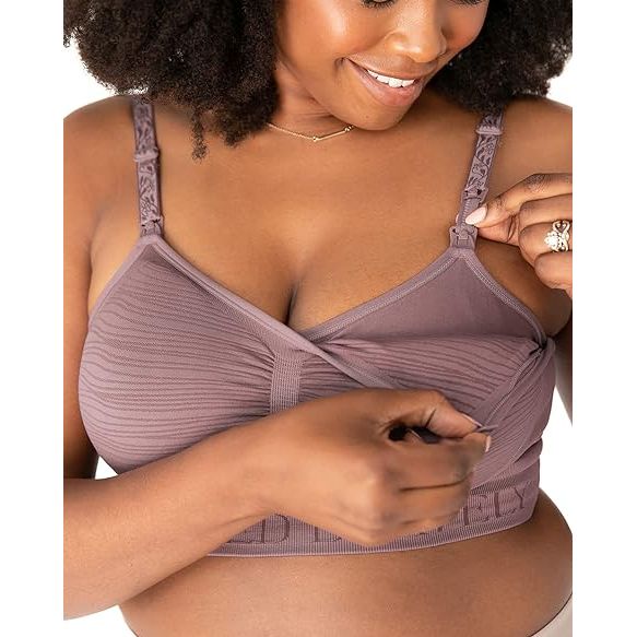 The Sublime Hands Free Pumping Bra is an innovative and convenient solution for nursing mothers. Designed to provide comfort and functionality, this all-in-one pumping and nursing bra is equipped with a patented EasyClip feature that makes breastfeeding and pumping a breeze.