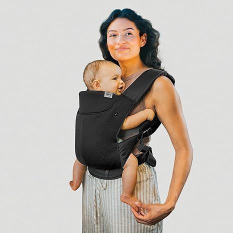 Discover the ultimate baby carrier designed with both your child's and your comfort in mind. Our versatile carrier offers four different carry positions, ensuring that it grows with your child from 7.5 to 33 lbs.