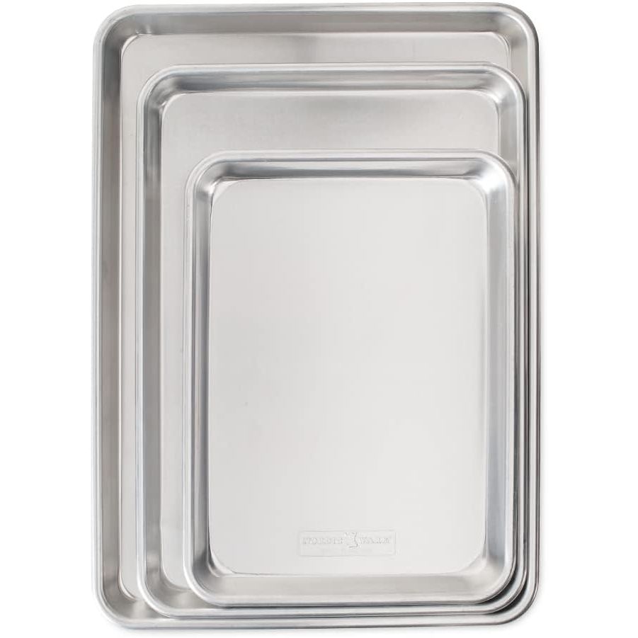 Experience the convenience and quality of the Nordic Ware 3 Piece Baker's Delight Set. This versatile set includes a baking sheet, cooling rack, and quarter sheet pan, all made of natural aluminum for even heating and top-notch baking results. Whether you’re whipping up cookies, brownies, or roasted vegetables, this set has you covered.