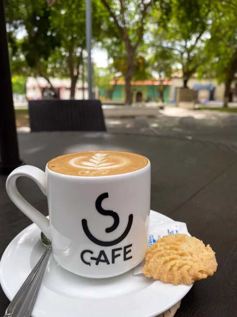 Join Our Story
Since our opening, we've been dedicated to enriching Cumaná's cafe scene. Our commitment to quality, service, and atmosphere has garnered glowing reviews from our guests, motivating us to continually improve and innovate. Whether you're a regular or a first-time visitor, we invite you to experience the unique charm of Cafe con Bracamonte. Here, every cup of coffee is a promise of a new memory, and every meal is a celebration of community and culture.
