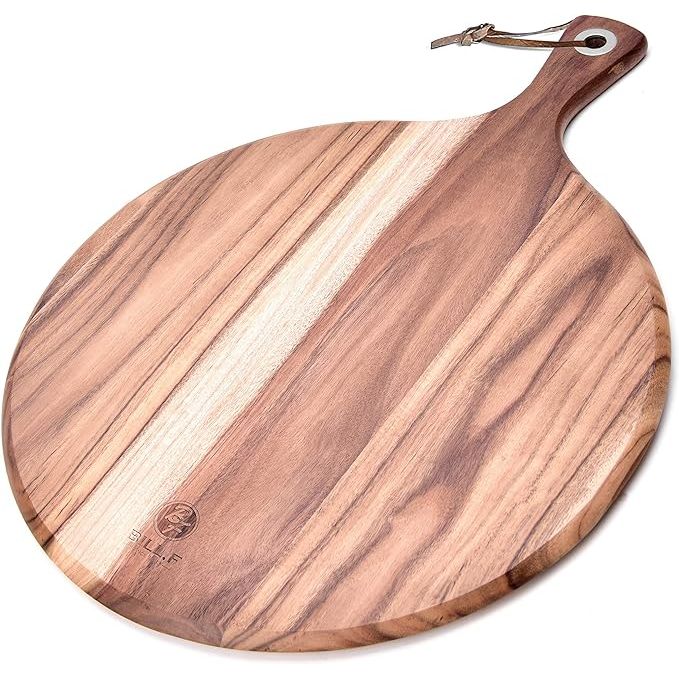 Crafted from high-quality acacia wood, the BILL.F Acacia Wood Pizza Peel is a must-have kitchen tool for any home chef. With dimensions of 14 x 10 x 0.5 inches and a convenient handle, this pizza peel is perfect for both serving and preparing food.