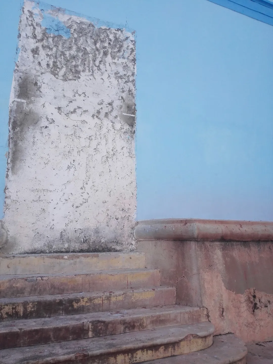 Hospedaje Lucila is a cozy and affordable lodging option located in Cumaná, Sucre, Venezuela. The property is situated at 2 Calle Bompland, providing guests with easy access to the city's main attractions, including the historic downtown area and beautiful beaches. The hospedaje offers comfortable rooms with amenities such as free Wi-Fi, air conditioning, and private bathrooms.