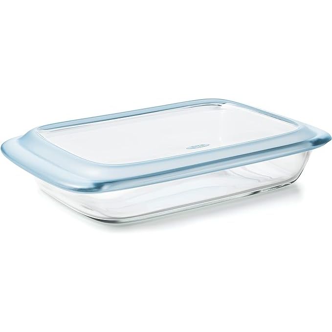 The OXO Good Grips Glass 3 Qt Baking Dish with Lid is a must-have kitchen essential that excels in baking, roasting, and serving dishes. Crafted from thermal shock-resistant borosilicate glass, this versatile dish can seamlessly transition from freezer to oven without fear of cracking.