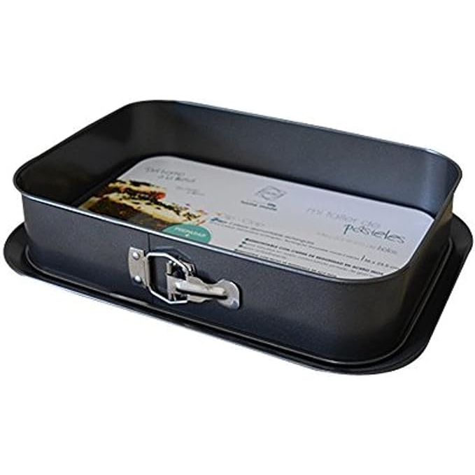 This springform pan is a versatile and essential tool for any baking enthusiast. Crafted from durable carbon steel, it heats up quickly and ensures even distribution of heat for perfectly baked goods every time. The dark finish not only absorbs heat efficiently but also helps create a beautiful crust on cakes and breads.