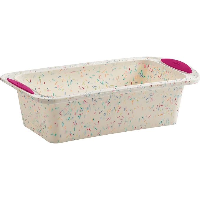 Experience the convenience and versatility of the Trudeau Structure Loaf Pan, a medium-sized silicone bakeware designed for consistent baking results. With its stylish white confetti design, this loaf pan offers even heat distribution to ensure perfectly baked goods every time.