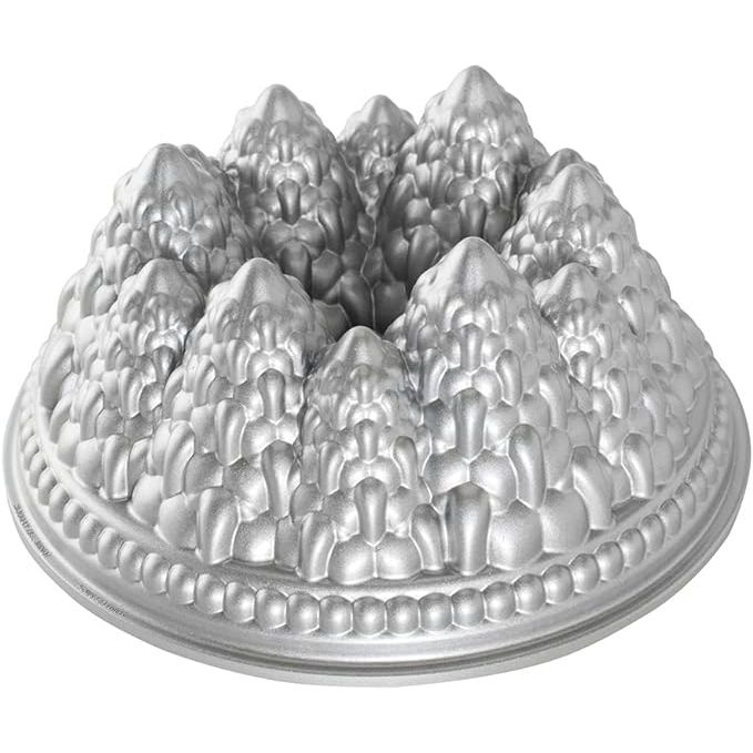 Add a touch of elegance to your baking creations with the Nordic Ware Pine Forest Bundt Pan. Featuring a detailed pine forest design and sleek silver color, this pan is perfect for special occasions like holiday gatherings or dinner parties.