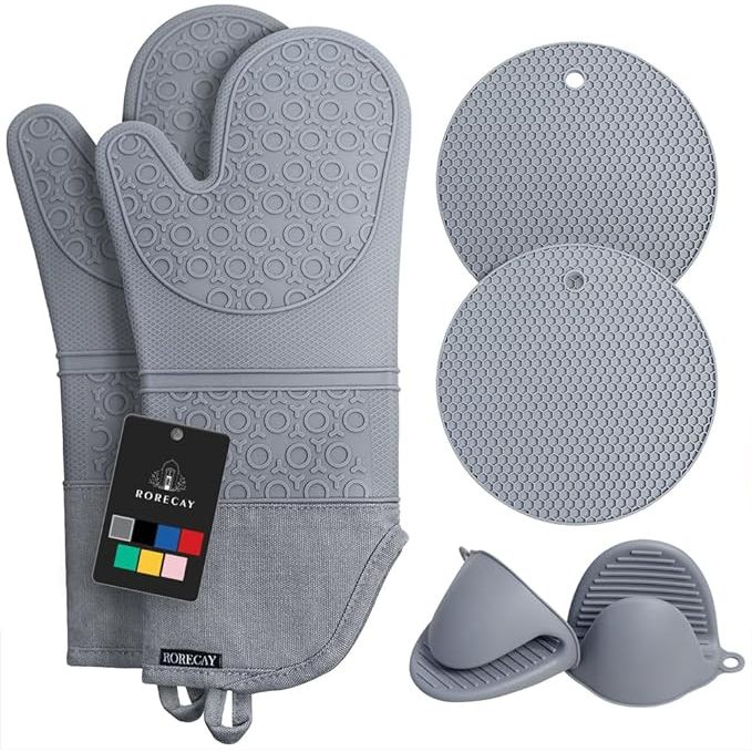 The Rorecay Extra Long Oven Mitts and Pot Holders Sets offer top-notch heat protection for all your cooking and baking needs. This comprehensive set includes two long oven mitts, two pot holders, and two mini oven gloves, all crafted from heat-resistant silicone and featuring a quilted liner for added insulation.