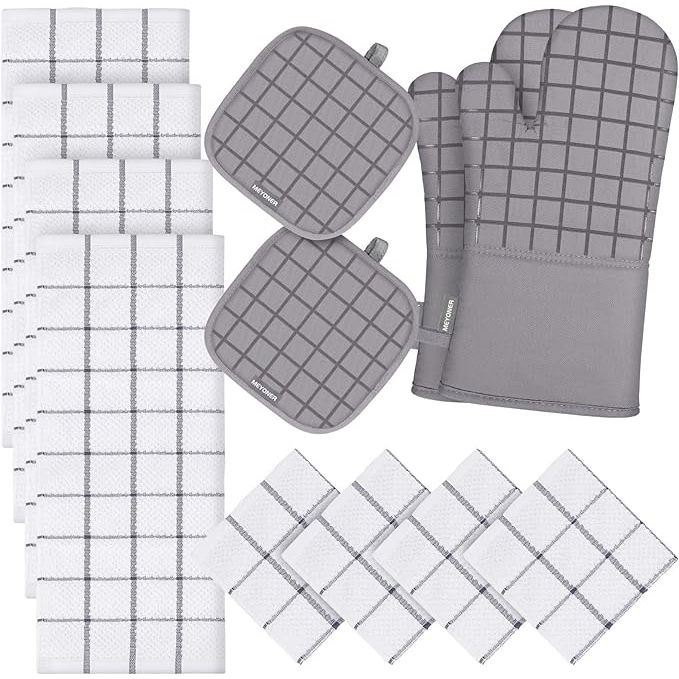 Stay safe and stylish in the kitchen with this Oven Mitts and Pot Holders Set, designed to provide protection against burns and heat up to 500 degrees Fahrenheit. Crafted from high-quality, heat-resistant materials, these gloves and pads offer reliable safety when handling hot cookware and bakeware.