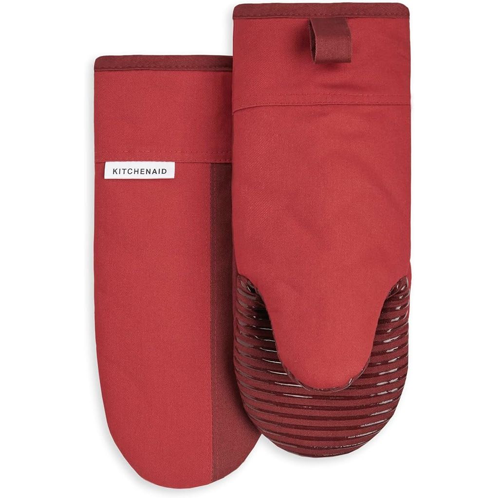 Add a touch of style and functionality to your kitchen with the KitchenAid Beacon Two-Tone Non-Slip Oven Mitt Set. This set comes with two oven mitts in a vibrant passion red and bordeaux color combination, each measuring 5.75x13.