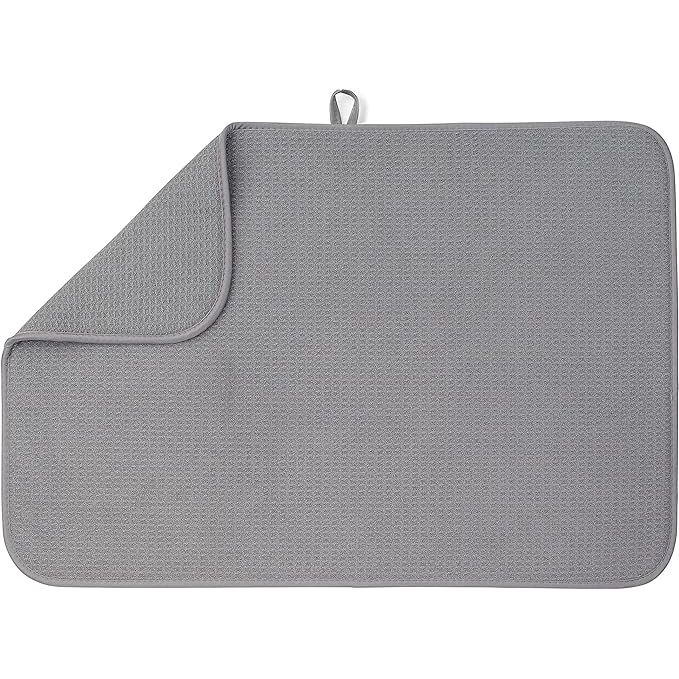 Upgrade your kitchen routine with the Bellemain XXL Dish Mat, the ultimate drying solution that combines ample space and superior absorbency. At a generous 24 x 17, this market-leading mat effortlessly accommodates your largest pots, pans, and delicate stemware, streamlining your dish-drying process.