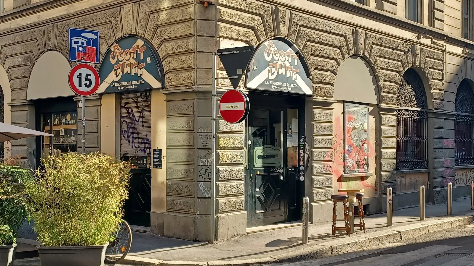 Scott Duff Pub emerges as a beloved culinary and social hub in the vibrant heart of Milan, where the indulgence of great food—praised for its really tasty lamb—and a distinguished selection of craft beers converge. Patrons hail the knowledgeable barmen for their excellent recommendations, creating an experience that aligns with the essence of what a bar should be.