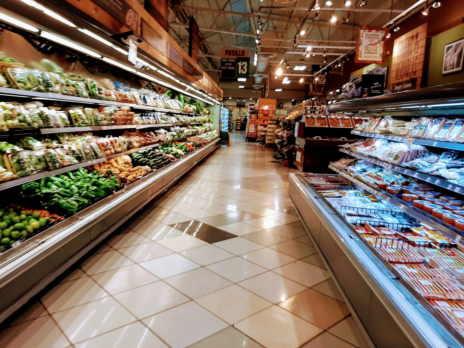 Embracing the European tradition of pricing produce within the aisles, Super Selectos provides an efficient shopping experience reminiscent of continental practices, adding a unique touch to the local grocery landscape. Customers are welcomed by the friendly staff, who enhance the shopping experience with their warmth and helpfulness, ensuring every visit is pleasant and satisfying.