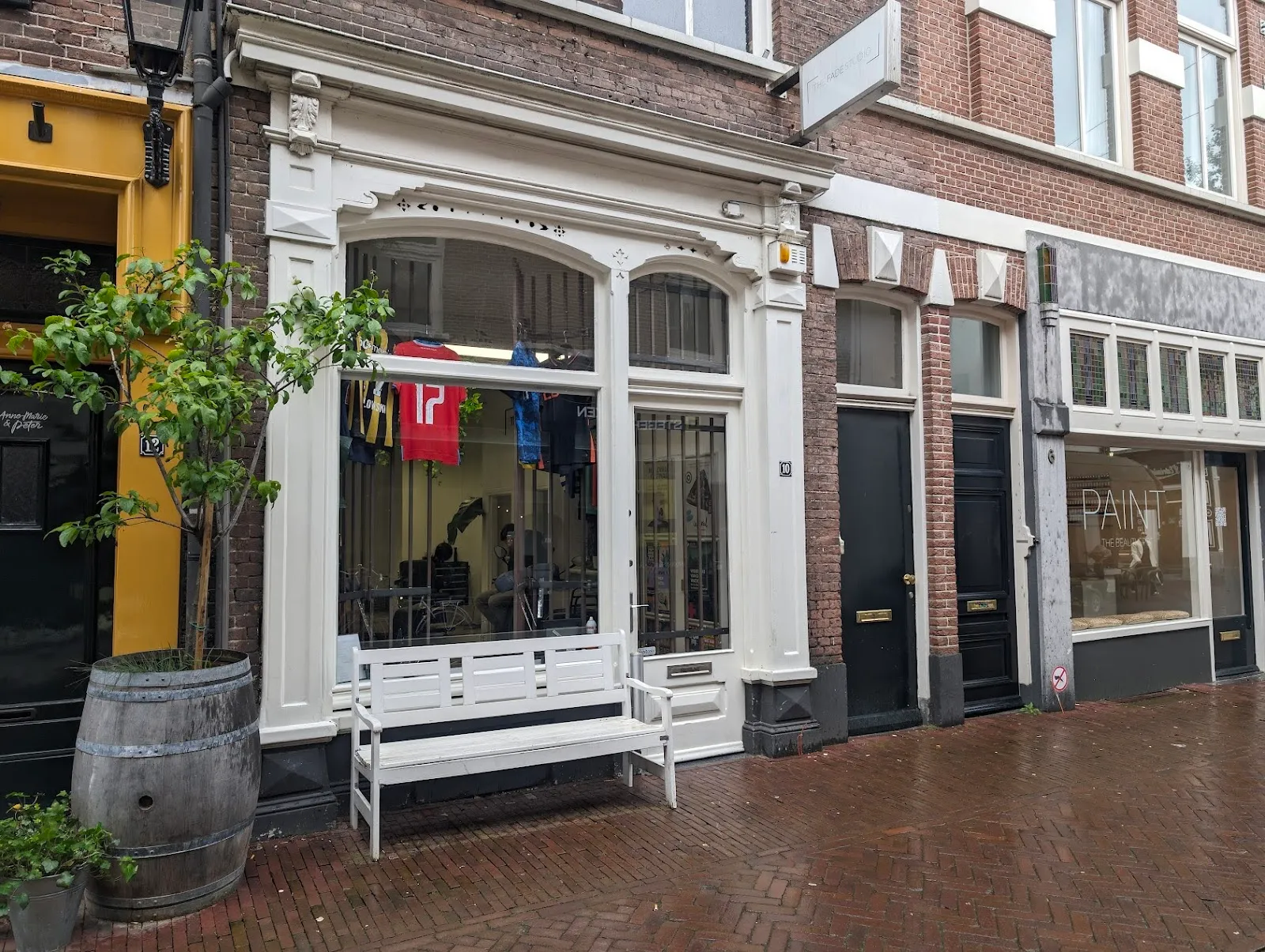 Customers rave about the meticulous attention to detail that The Fade Studio offers, from the sharpest fades to the most precise beard trims. The barbers, particularly Quentin, come highly recommended for their skill and ability to deliver the best in men's grooming services. Whether you are local or coming from outside of Arnhem, it's clear that The Fade Studio proves to be well worth the trip.