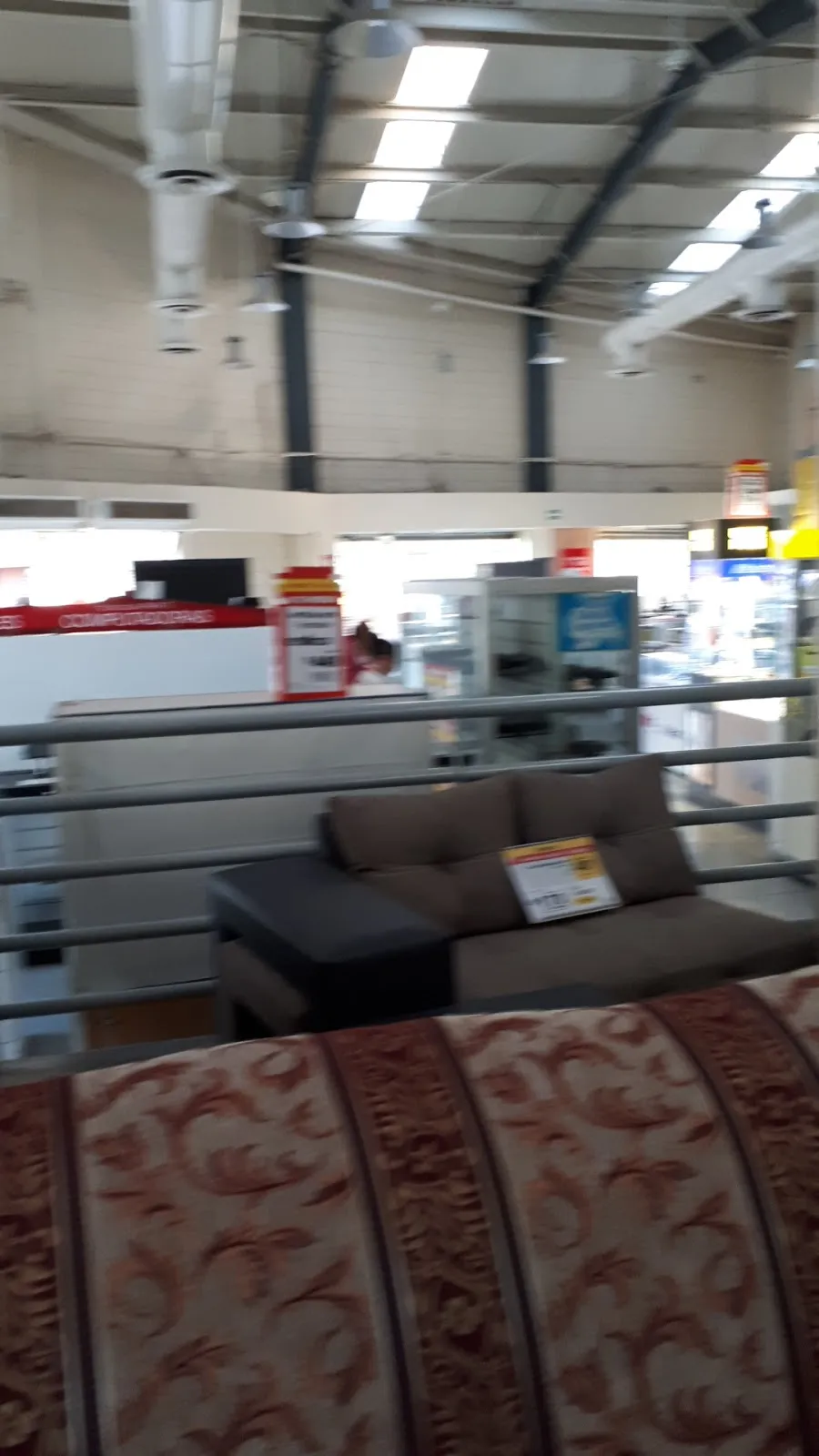 Not just limited to retail, Elektra houses a branch of Banco Azteca, making financial transactions such as currency exchange, deposits, and payments accessible and hassle-free. Shoppers are advised to carry their passport for smooth banking operations.