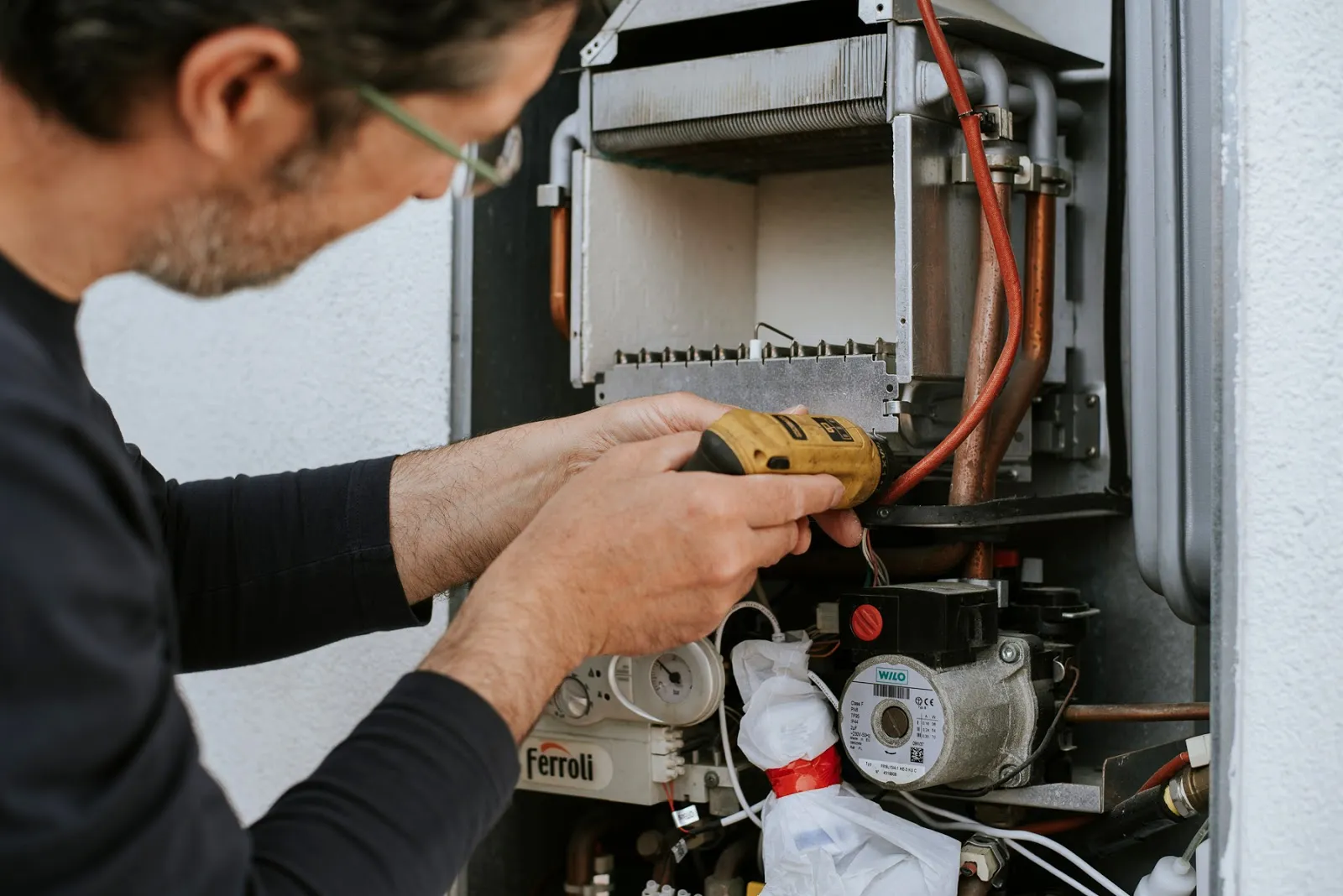 Tecnogas Ravenna has earned a sterling reputation for their exceptional service in repairing and maintaining heating equipment, featuring prominently in the hearts of its customers for their remarkable expertise and dedication. Customers frequently commend the rapid and efficient resolutions provided to their boiler problems, highlighting Tecnogas Ravenna as a dependable partner in emergency situations, even on weekends.