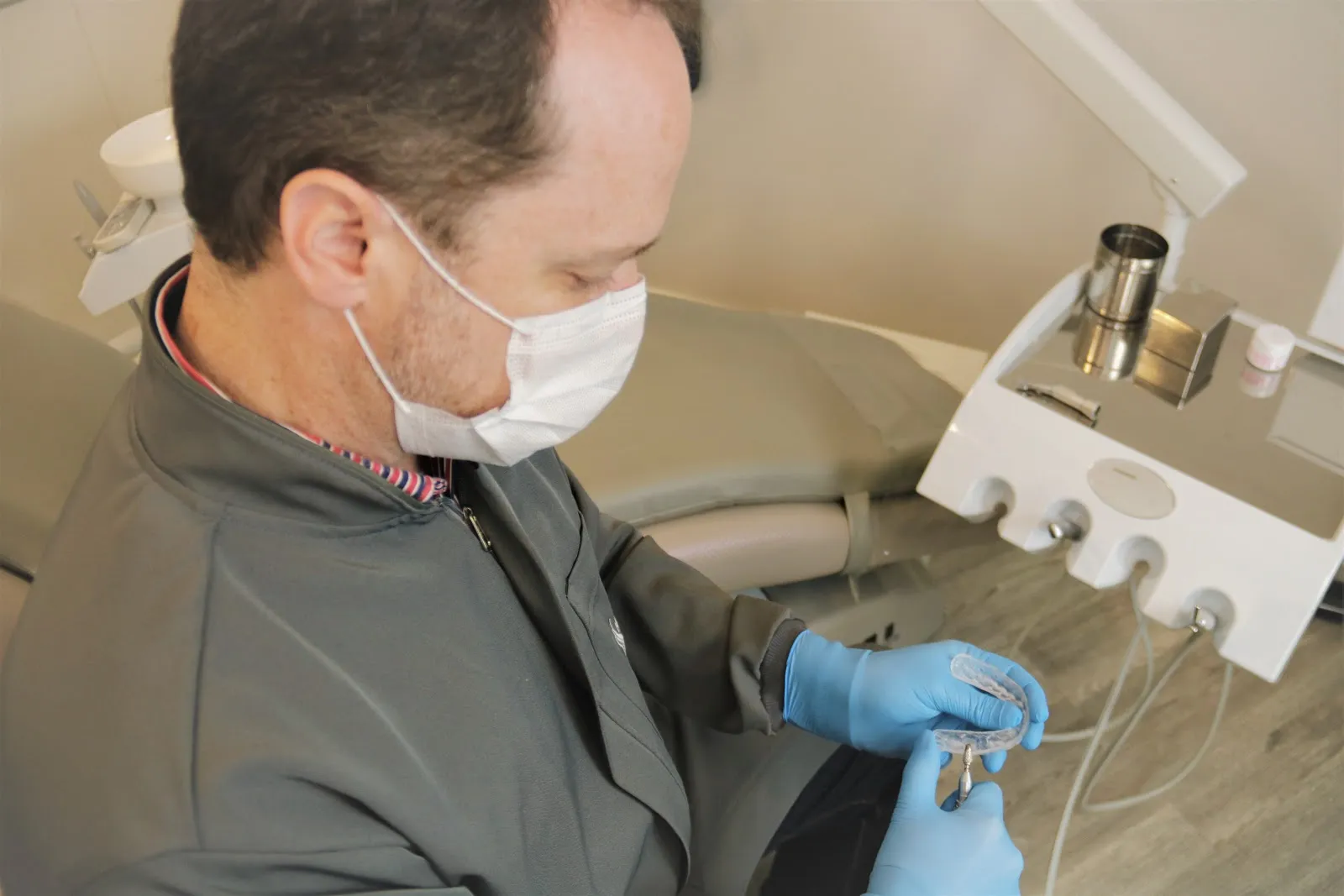 Huberto Leal Ortodontia stands out as one of the premier orthodontic practices in the region, with a strong reputation for demonstrating exceptional expertise in the field. The office is often praised for its immaculate condition, creating a welcoming and professional environment for patients seeking orthodontic care. From the moment patients enter, they are greeted by a sense of meticulous attention to detail and a commitment to maintaining a pristine clinical setting.

The team at Huberto Leal Ortodontia takes pride in providing individualized care, ensuring that every patient feels heard, valued, and confidently informed about their treatment options. With a focus on cutting-edge techniques and the latest advancements in orthodontic technology, the practice is devoted to delivering outstanding results that meet and often exceed patient expectations.

Patient testimonials frequently highlight the skill and competence of the orthodontist, reflecting the trust and credibility established within the community. Clients across the area not only appreciate the caliber of the orthodontic services received but also often recommend Huberto Leal Ortodontia to others for their orthodontic needs, attesting to the positive experiences and satisfaction with the outcomes of their treatments. 

The practice embodies a patient-oriented approach, where every individual's smile is treated as a unique masterpiece, meriting a personalized strategy to achieve the best possible results. This dedication to excellence in both service and orthodontic care has solidified Huberto Leal Ortodontia's reputation as a distinguished provider committed to helping patients achieve their ideal smiles. Description by ChatGPT.