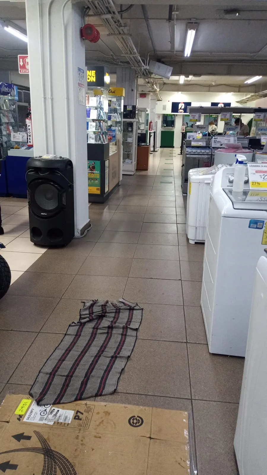 Visitors to Elektra Apatlaco often highlight the positive aspects of their shopping journey, noting the satisfactory level of service and the agreeable environment. The store is well-regarded for its orderly presentation and the efficiency with which it caters to customer needs, ensuring that every patron’s experience aligns with the store’s commitment to excellence.