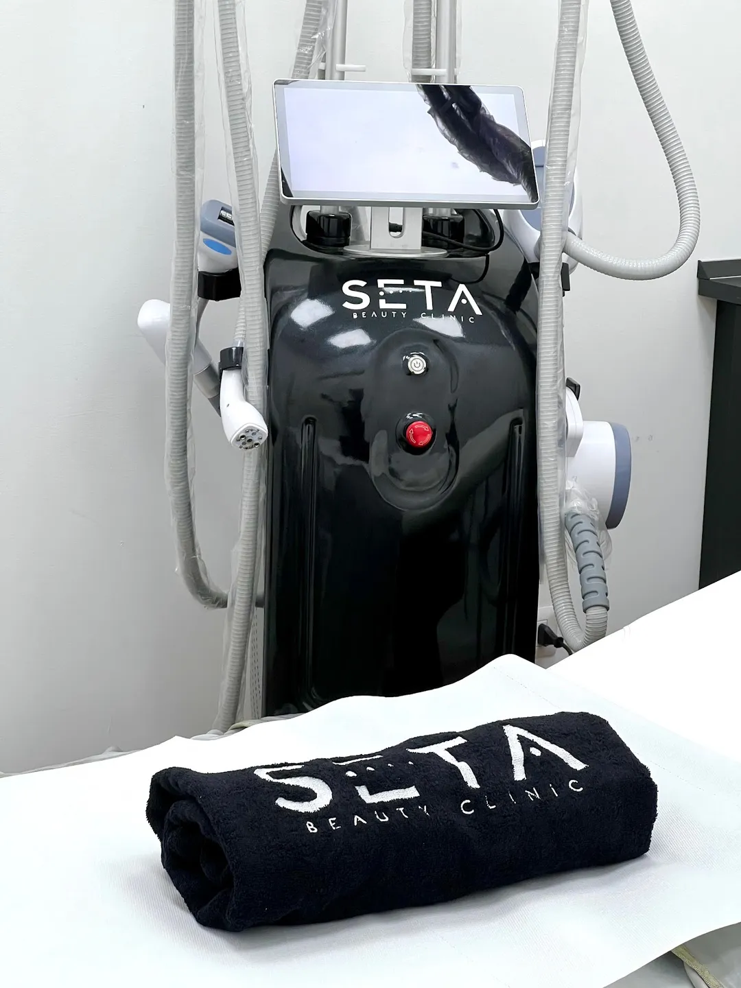 The clinic's careful attention to detail is also evident in their laser techniques, which are tailored to individual requirements, ensuring long-lasting and noticeable results. Clients are appreciative of the thorough explanations provided by the attentive staff, helping to demystify the processes and address any concerns or questions they might have.