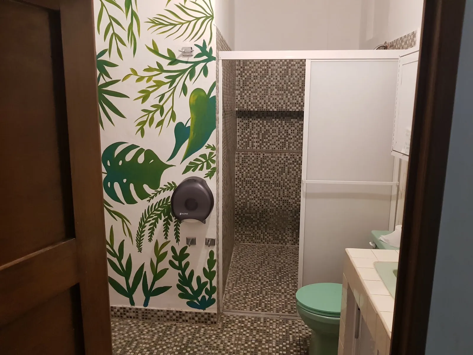 Included in the stay is a complimentary breakfast, featuring coffee and pancakes to start your day off right. The volunteer staff are commended for their dedication to maintaining cleanliness and adding to the overall positive ambiance of the hostel.