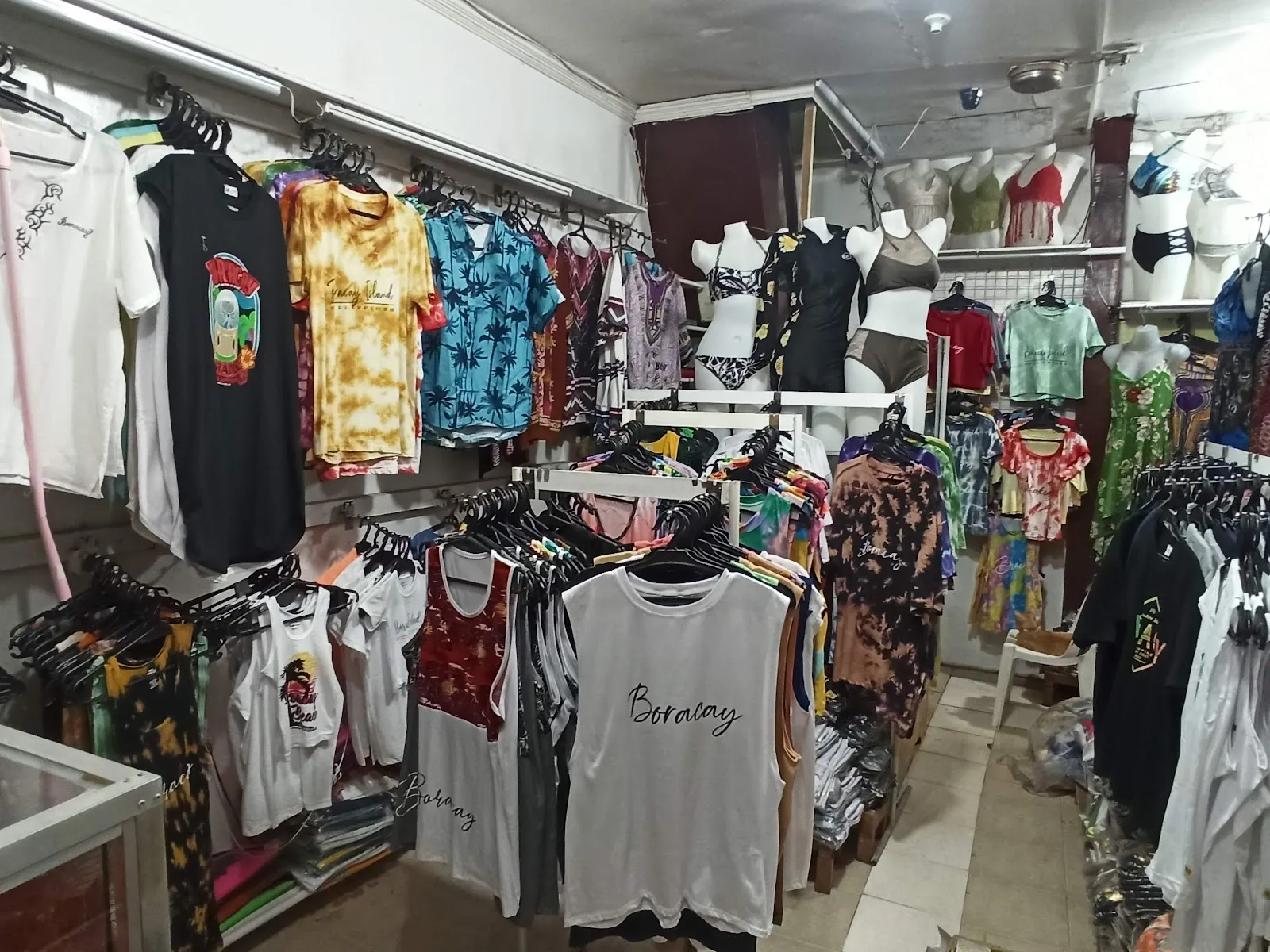 In terms of value, Samaha Souvenir Shop is recognized for offering high-quality items at fair prices, with shoppers often returning multiple times during their vacations to peruse the admirable collection of merchandise, including elegant pearl earrings and a variety of swimwear options. The business prides itself on extending the same gracious service to both local and international visitors alike.