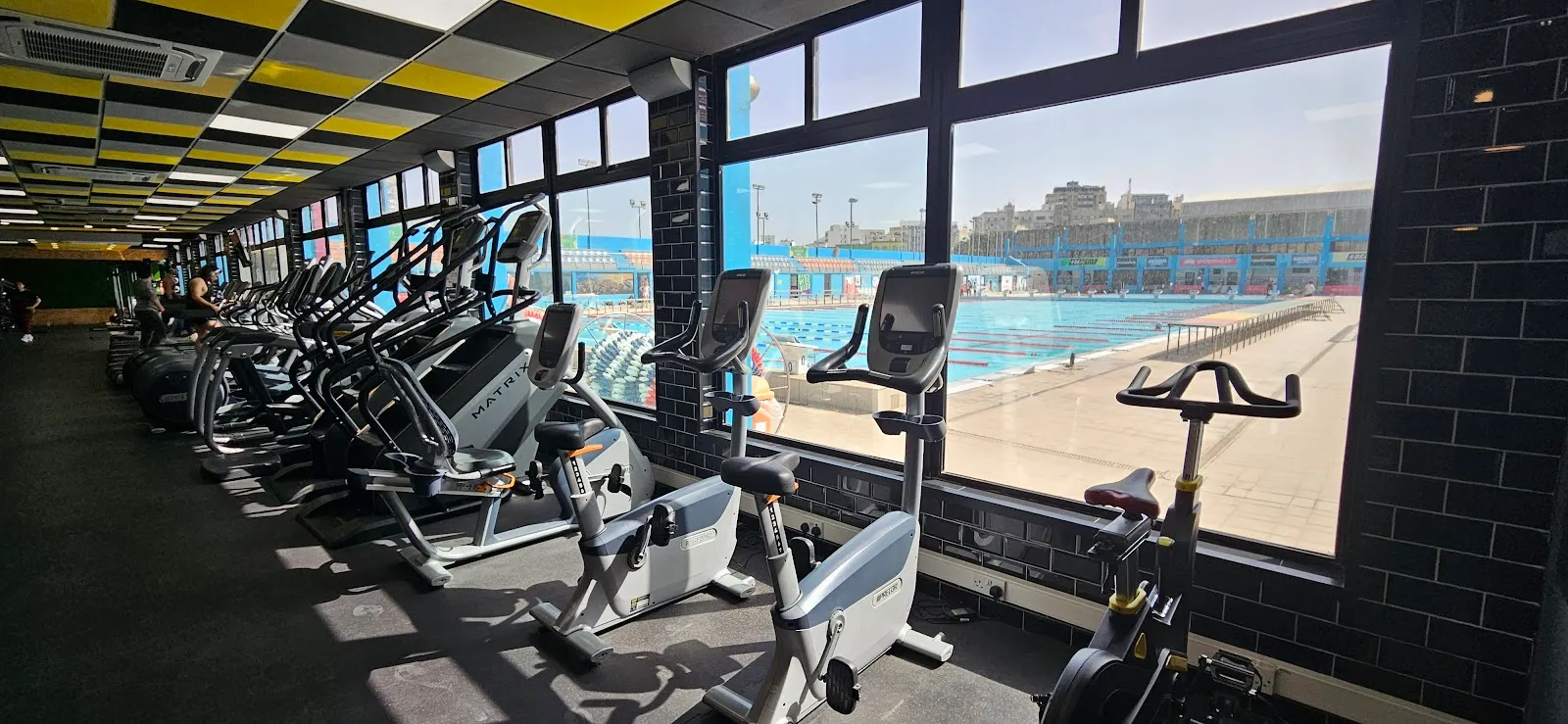 The center emphasizes cleanliness, boasting a neat and well-maintained space that allows members to focus on their fitness goals in a pleasant atmosphere. Contributing to this inviting environment is the friendly and approachable staff, always on hand to assist, guide, and provide a motivational boost to all who step through the door.