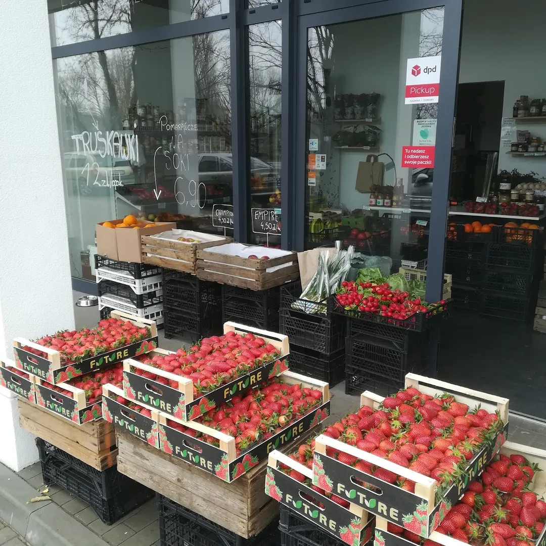 Regular customers often refer to Warzywniak Punkt dla Zdrowia as the top grocery store in the area, not just for the superior quality products on offer but also for the overall positive environment and conscientious service. The store continues to impress with its evolving selection and dedication to meeting customer needs, making it an essential stop for those seeking both freshness and variety in their everyday shopping. Description by ChatGPT.