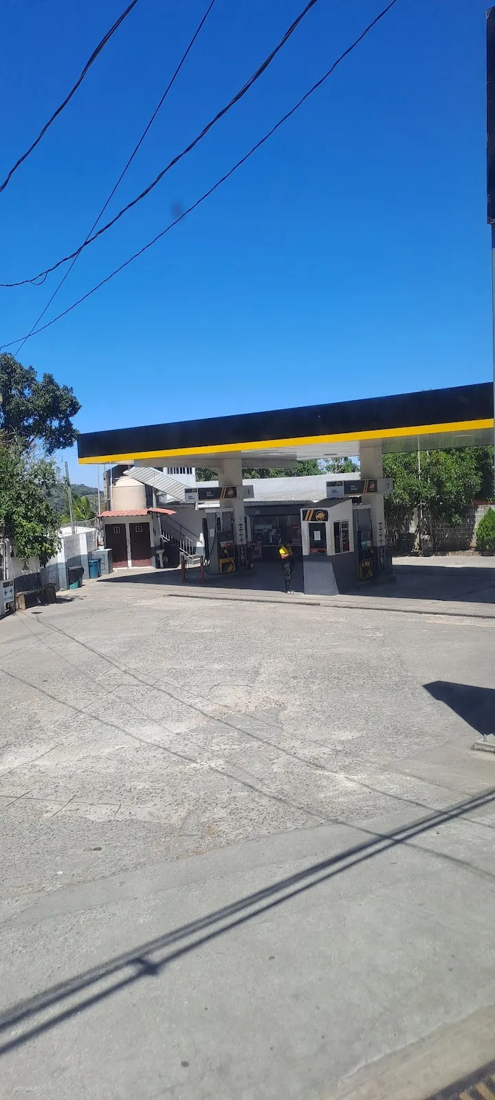 UNO Gas Station emerges as a beacon of convenience and quality service on the bustling streets of Berlin. Known for its exceptional customer care, visitors often rave about the welcoming and attentive service provided by the friendly staff members, who go above and beyond to ensure a pleasant experience for everyone.