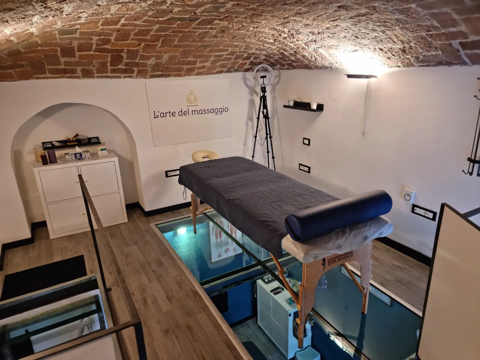 Those seeking respite from chronic discomfort, particularly in the cervical area, have found L'arte del massaggio to be a source of significant relief. Luca's targeted therapy has successfully restored the daily lives of many, often within a short series of sessions, with the outcomes leading to heartfelt gratitude from his clientele.
