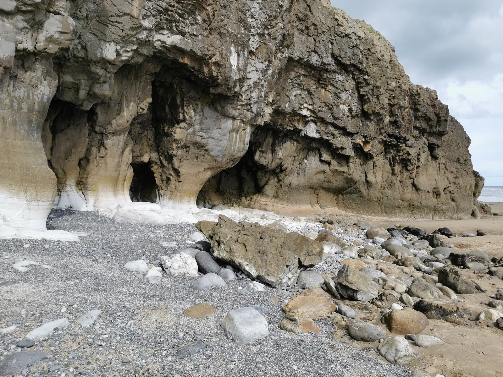 For those in search of a little activity, Ragwen Point is surrounded by picturesque walks that meander through the stunning landscape, inviting you to stretch your legs and soak up the natural surroundings.