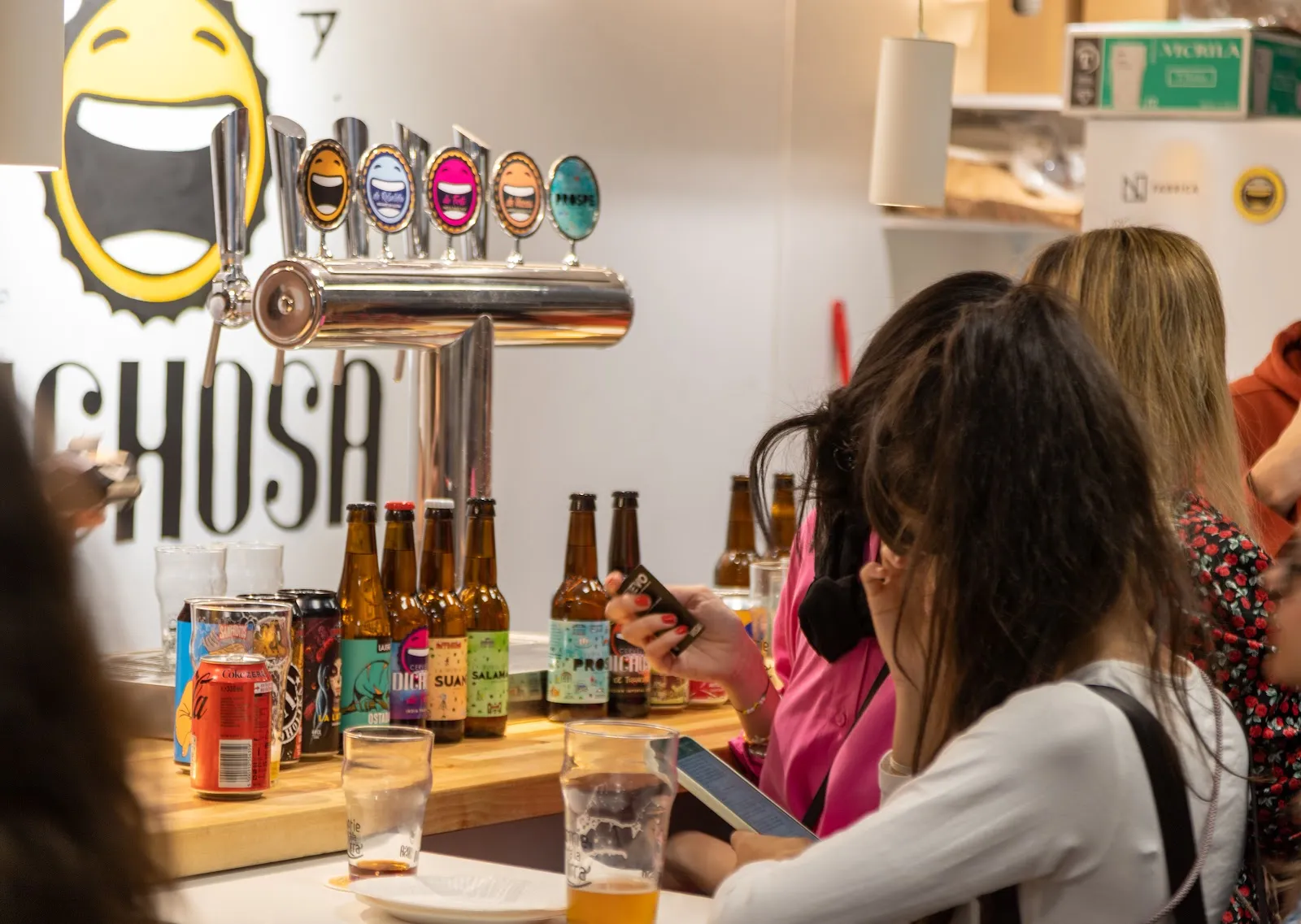 Cervecería Dichosita has become a beloved destination for beer enthusiasts in Madrid, providing not just a drink, but an experience steeped in passion, expertise, and the simple joy of sharing a finely crafted beverage with friends in a convivial market setting. Description by ChatGPT.