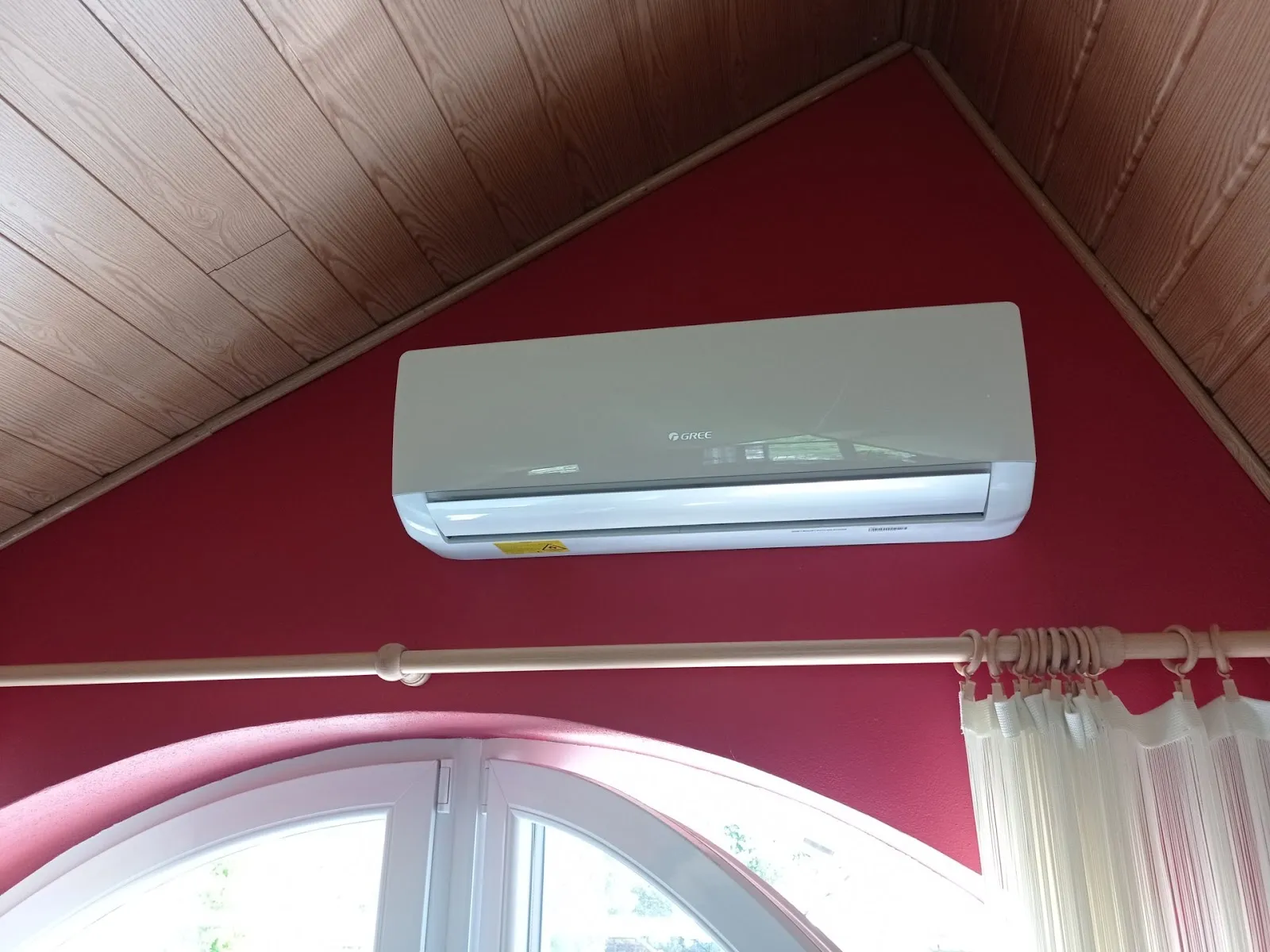 Feedback highlights a significant level of satisfaction with the way installations, such as the Gree Pular air conditioner, exceed expectations in performance. The expedience of the service is worth noting, with installations typically completed in as little as two hours and fifteen minutes. This swift service does not compromise on quality, with praise for the team's ability to leave the space clean and orderly, as if untouched.